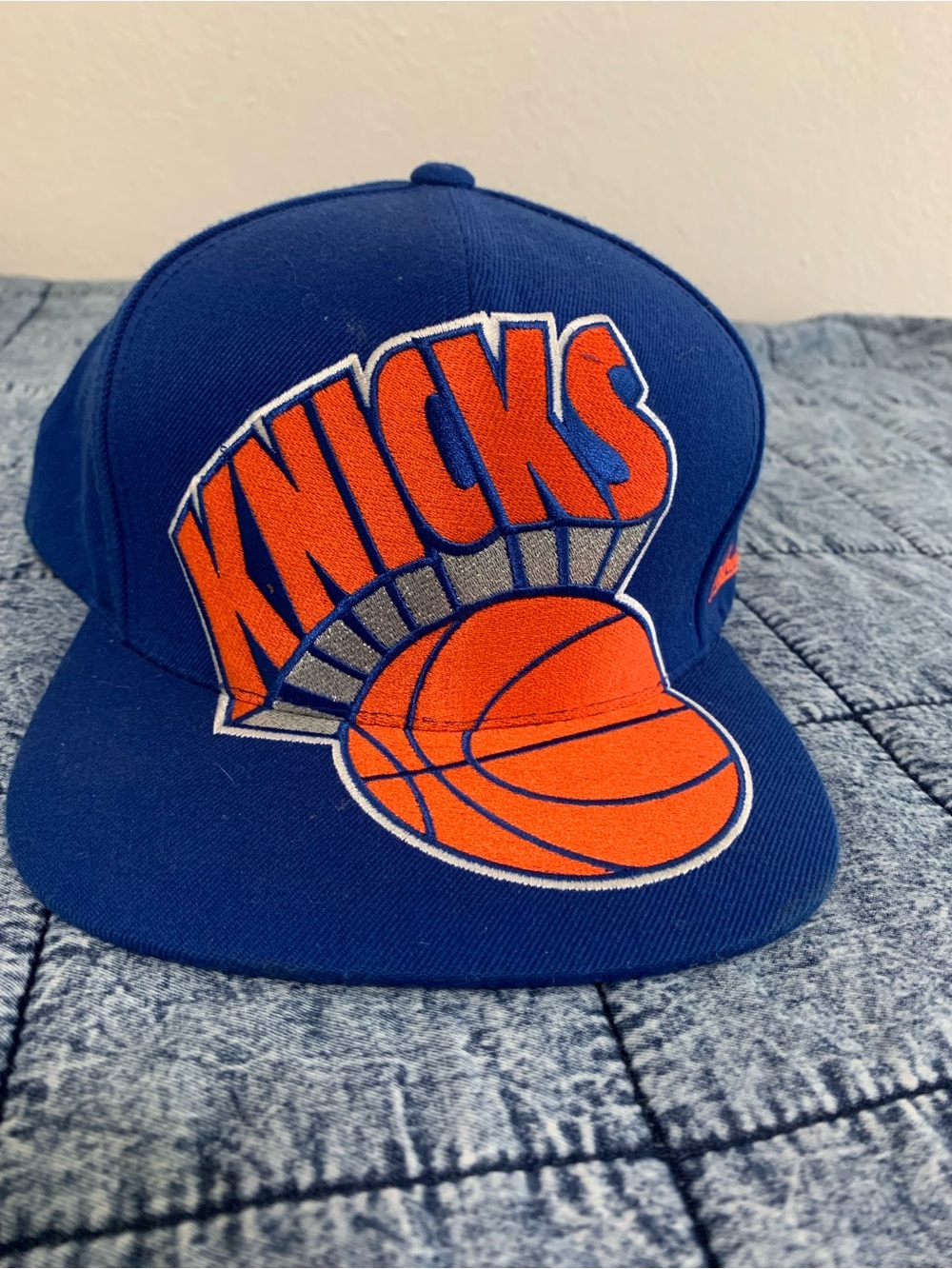 New York Knicks Blue & Orange Snapback Hat mint condition 9.5/10 like new. Clean